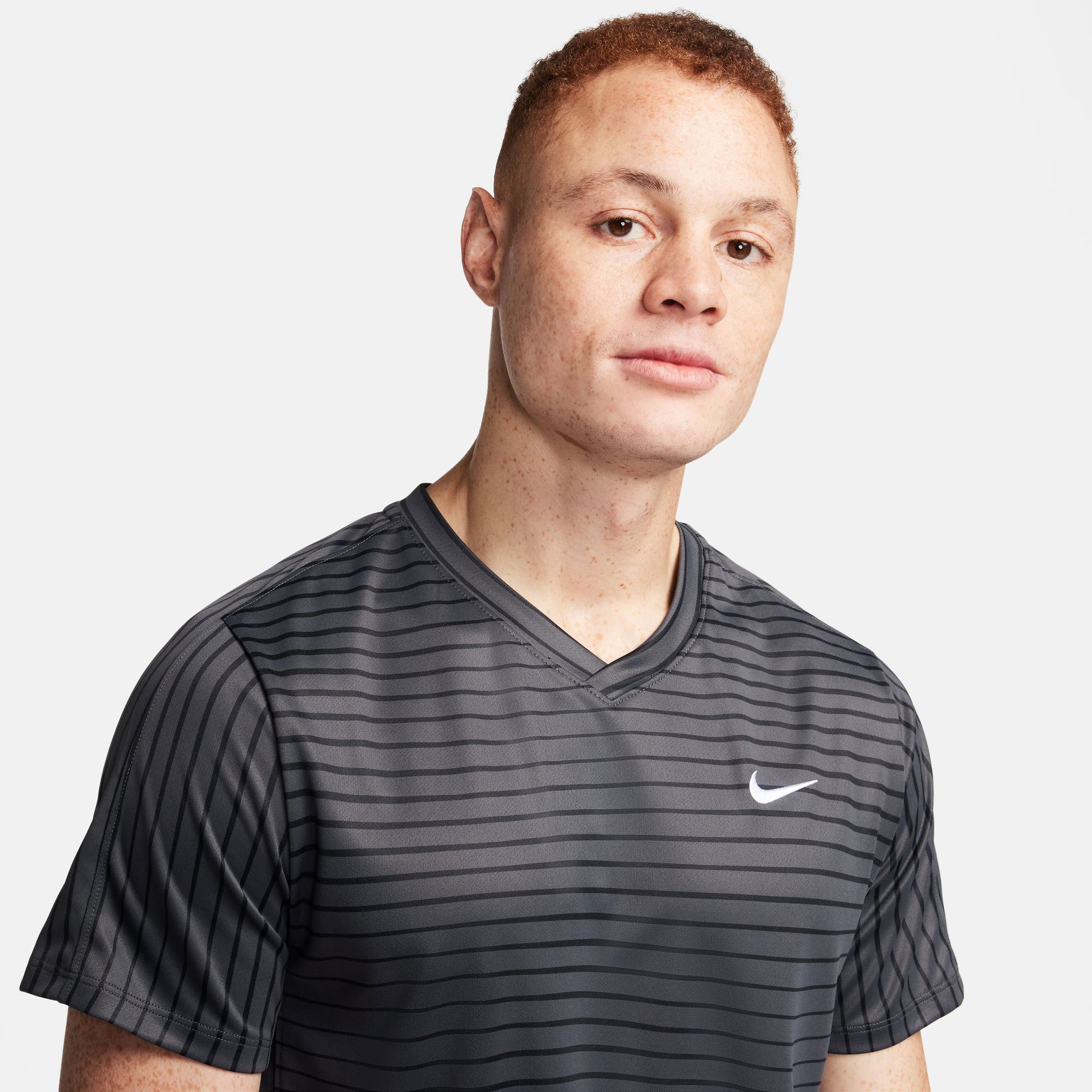 NikeCourt Victory Men's Dri-FIT Printed Tennis Shirt - Grey (3)