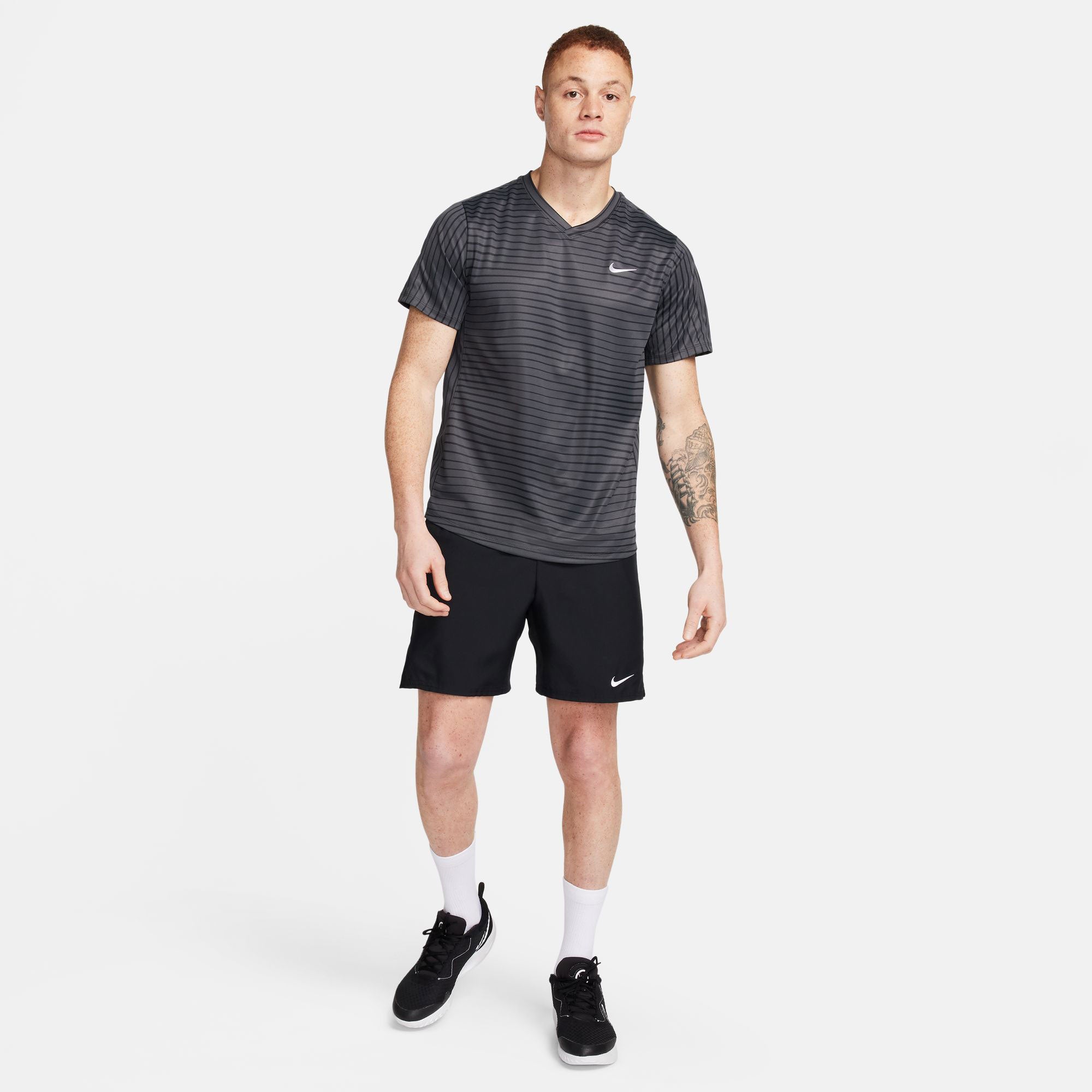 NikeCourt Victory Men's Dri-FIT Printed Tennis Shirt - Grey (5)
