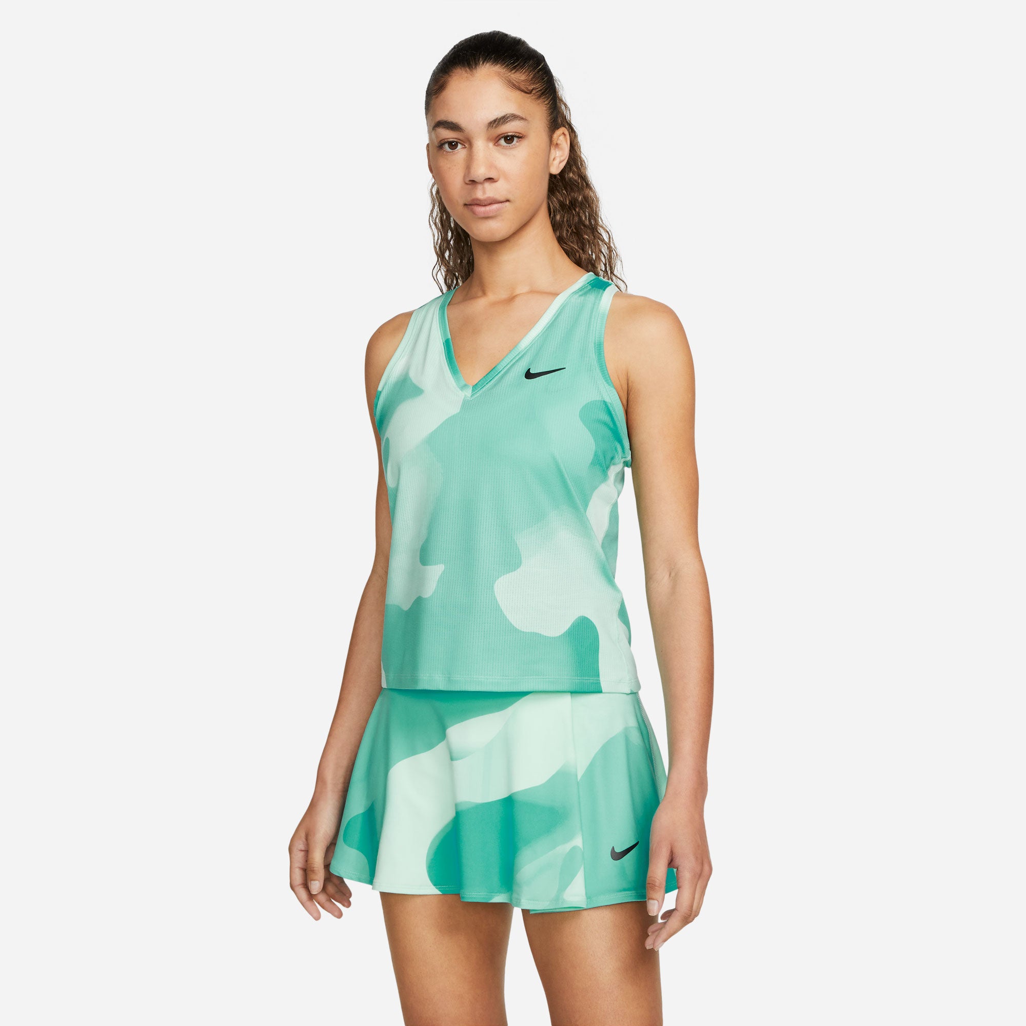 NikeCourt Dri-FIT Victory Women's Printed Tennis Tank Green (1)