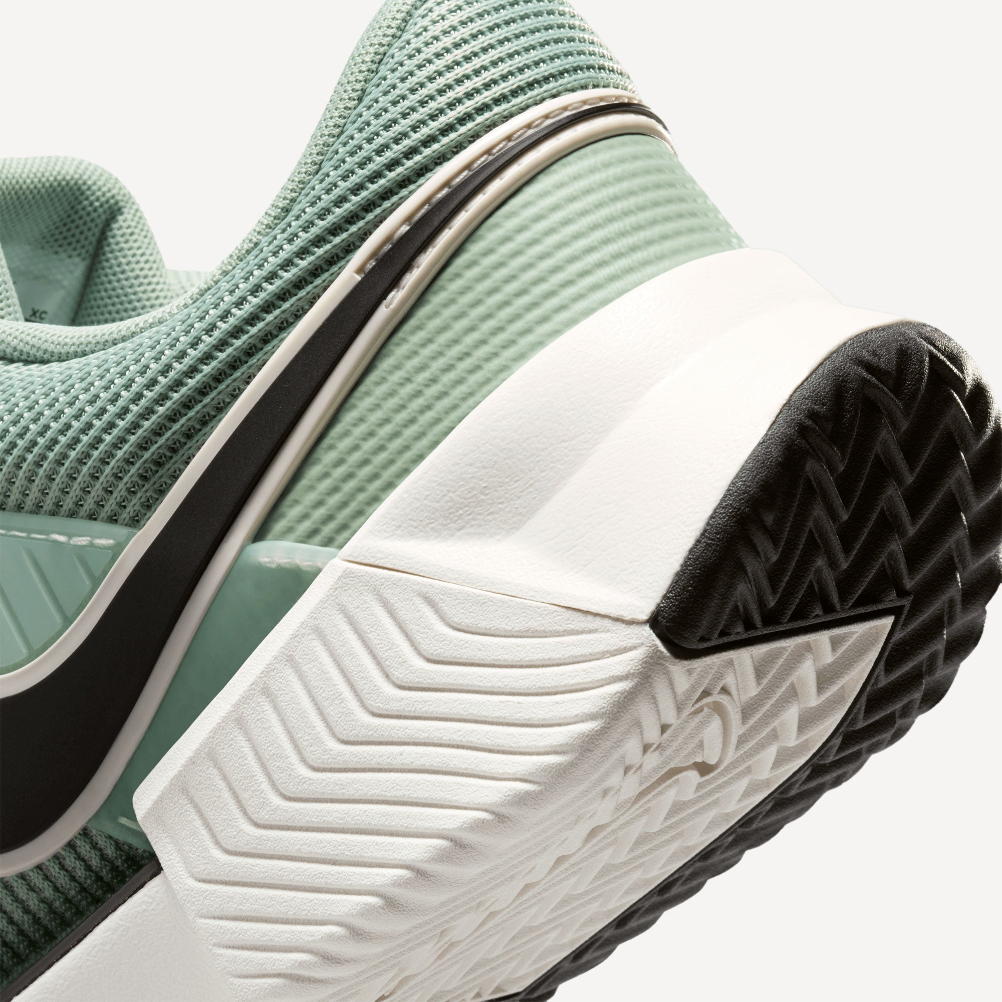 Nike GP Challenge 1.5 Women's Clay Court Tennis Shoes - Green (8)