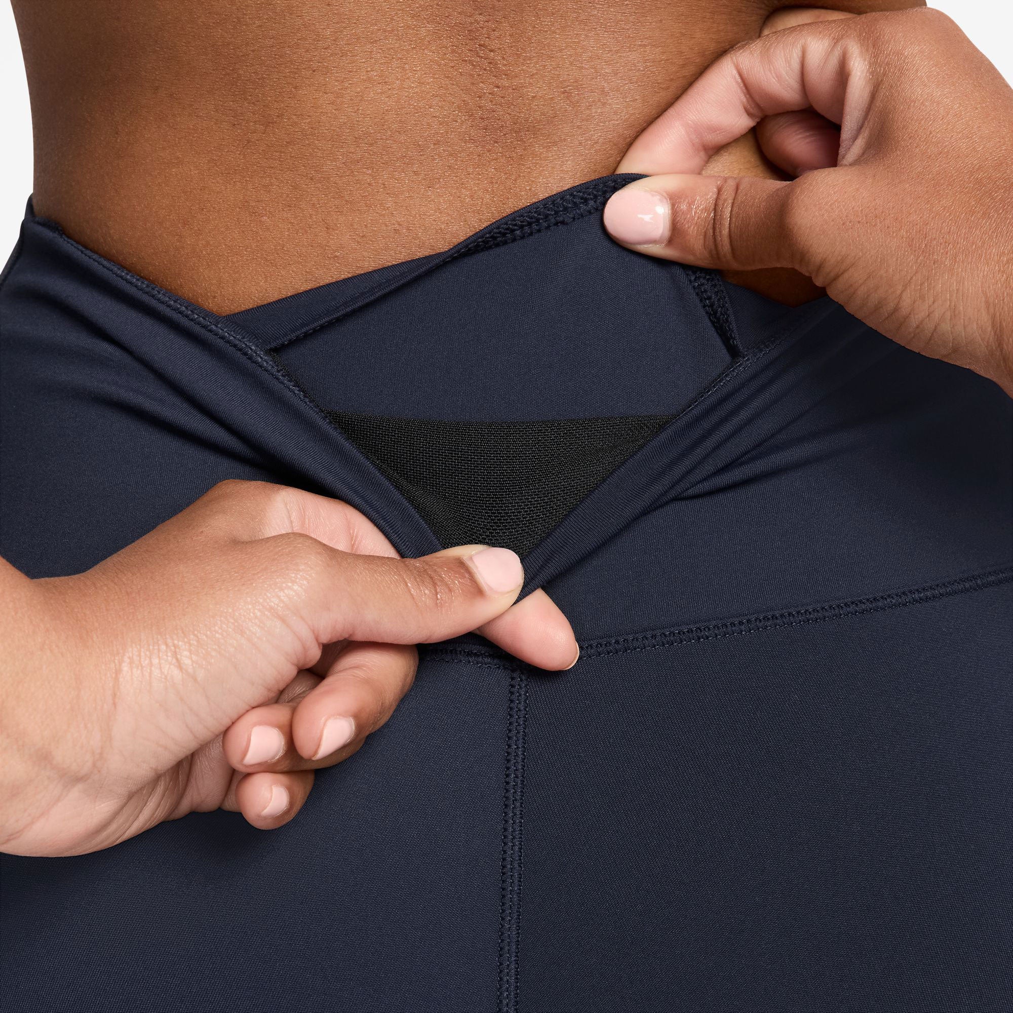 Nike One Women's Dri-FIT High-Waisted Leggings1