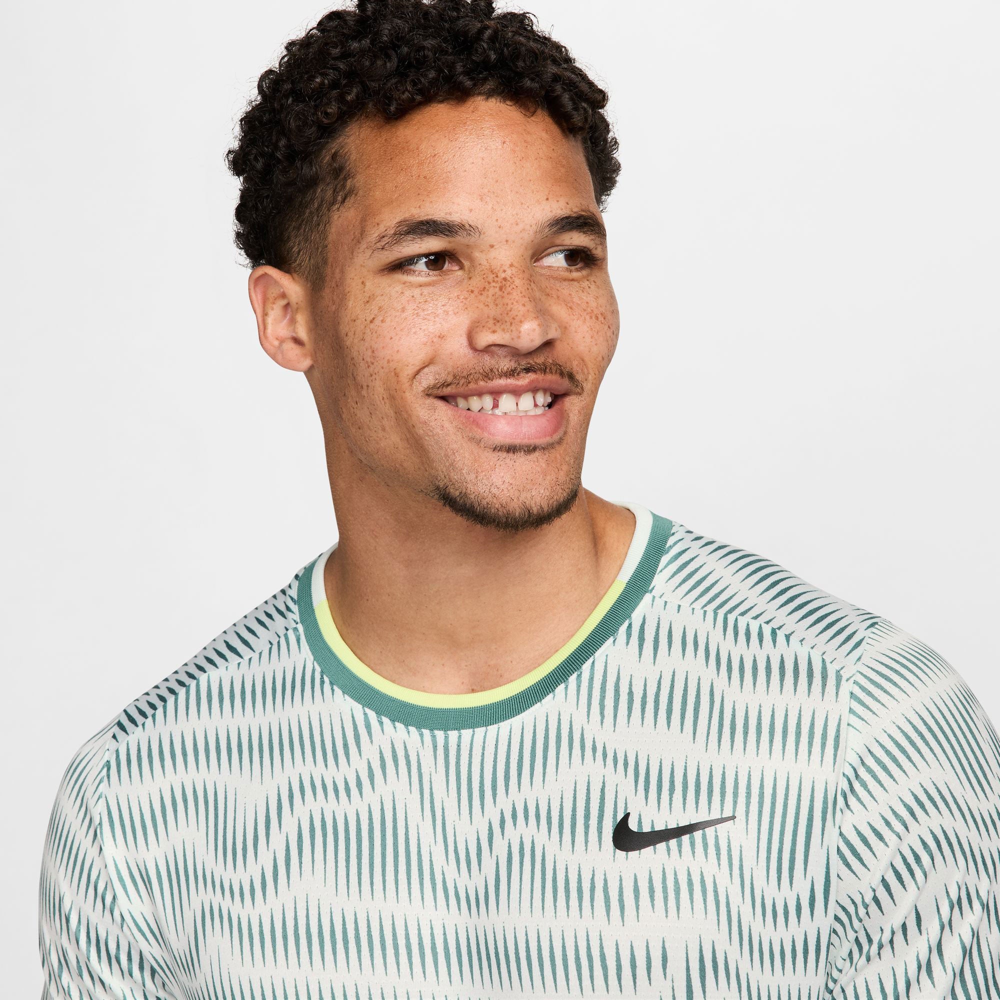 NikeCourt Advantage Men's Dri-FIT Printed Tennis Shirt - Green (3)