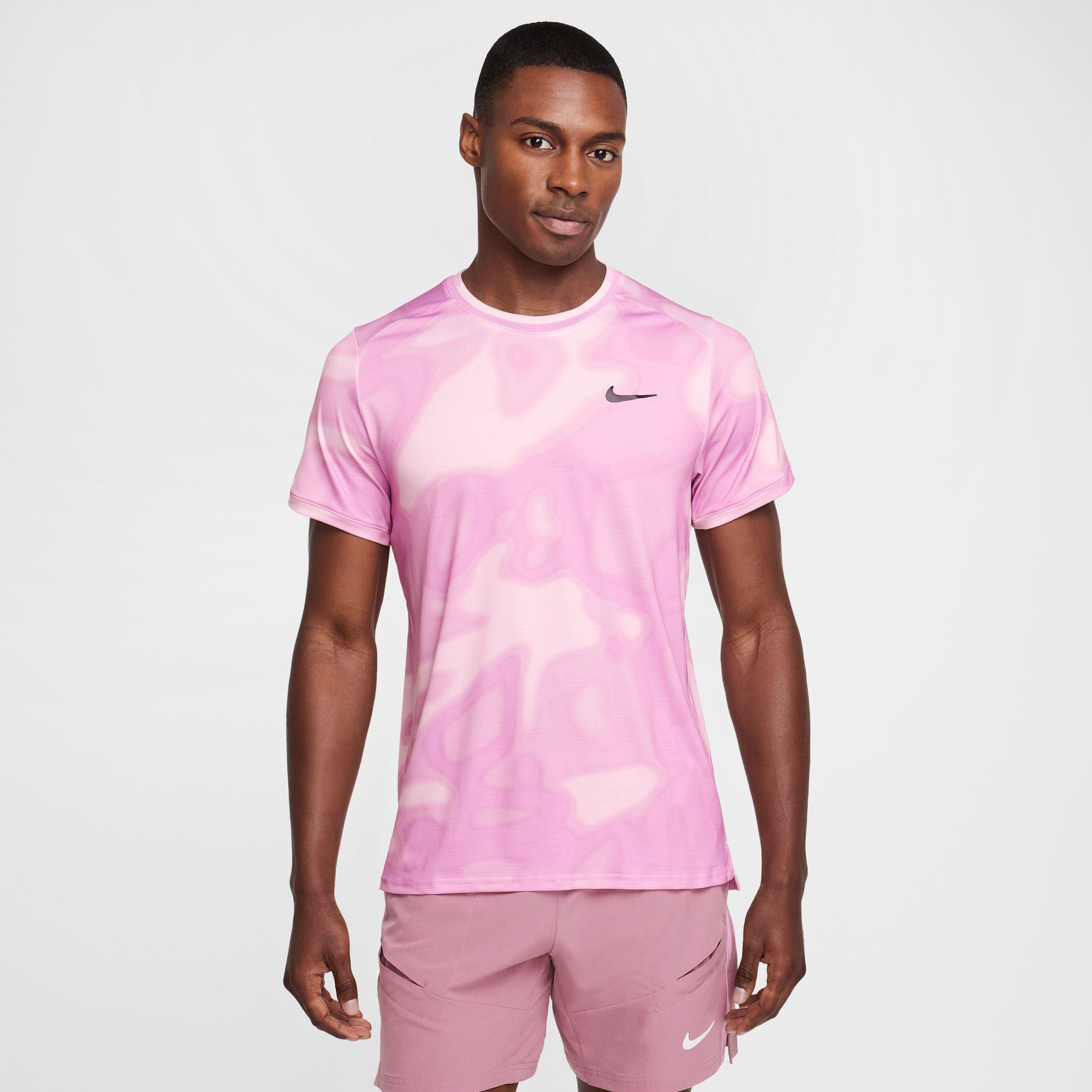 NikeCourt Advantage Men's Dri-FIT Printed Tennis Shirt - Roze (1)