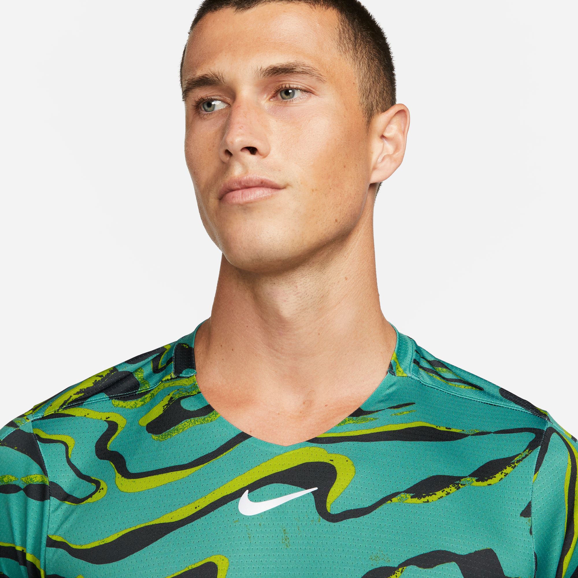 NikeCourt Dri-FIT Advantage Men's Printed Tennis Shirt Green (3)