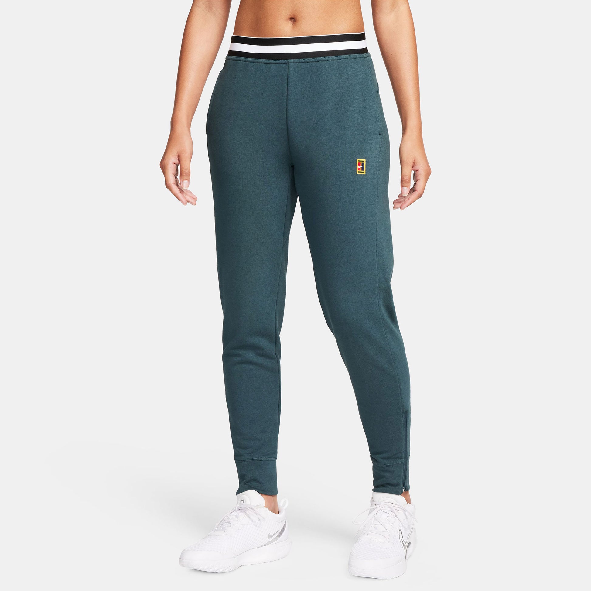 NikeCourt Dri-FIT Heritage Women's Fleece Tennis Pants Green (1)