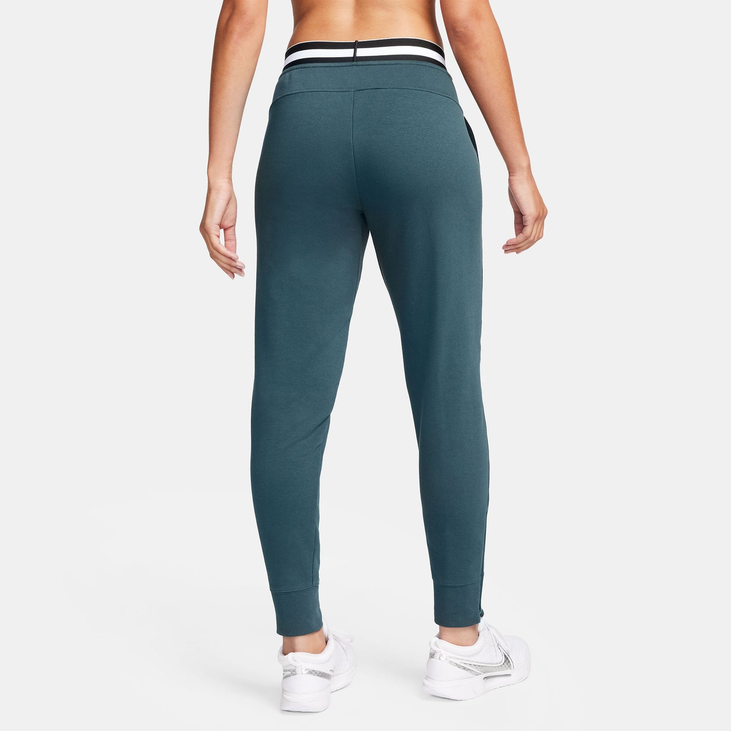 NikeCourt Dri-FIT Heritage Women's Fleece Tennis Pants Green (2)