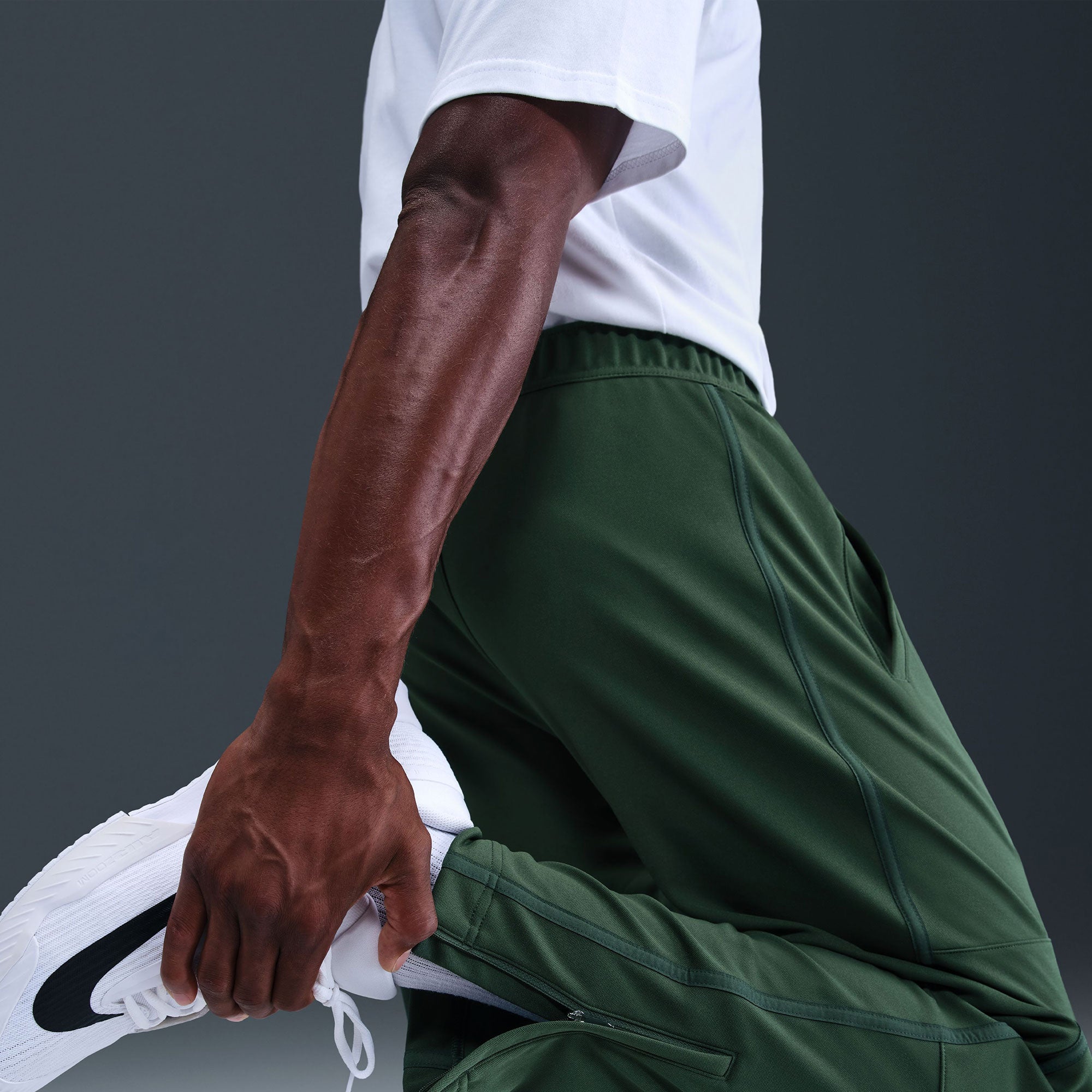 NikeCourt Heritage Men's Dri-FIT Tennis Pants - Green (4)