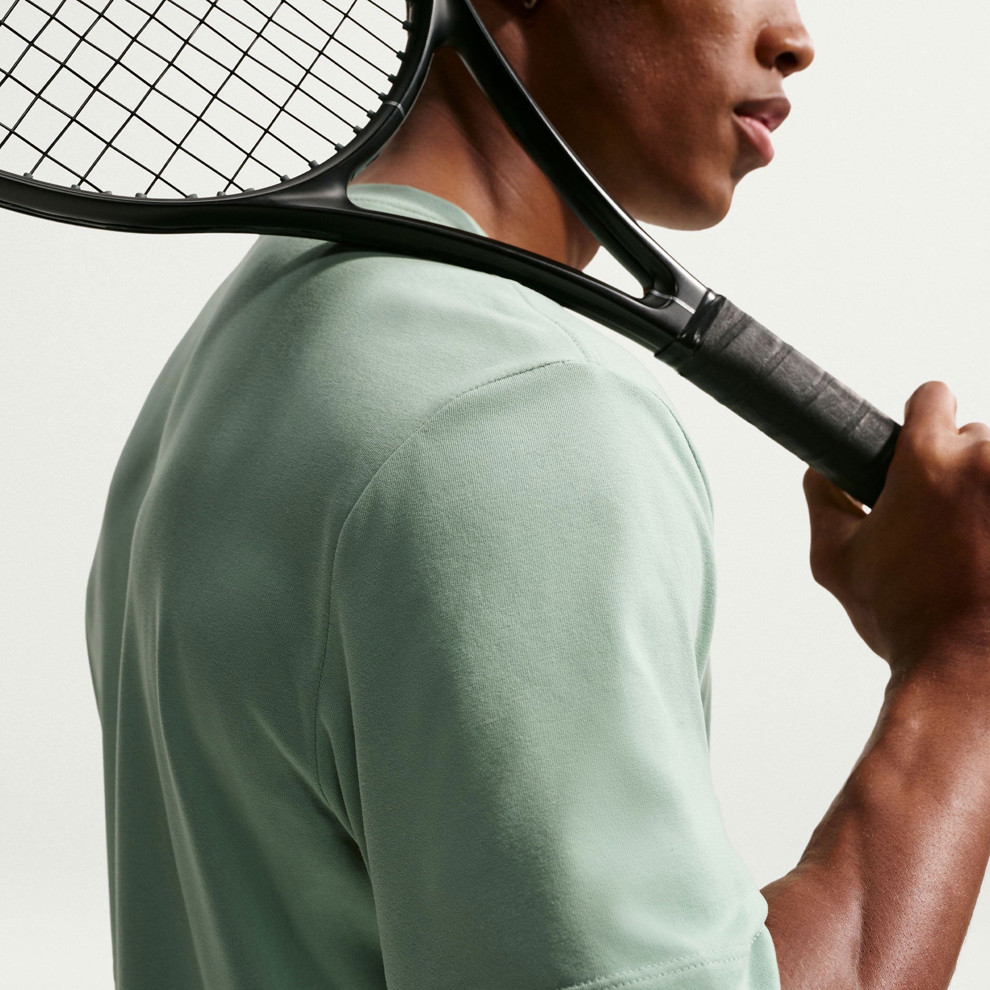 NikeCourt Men's Dri-FT Tennis T-Shirt - Green (2)