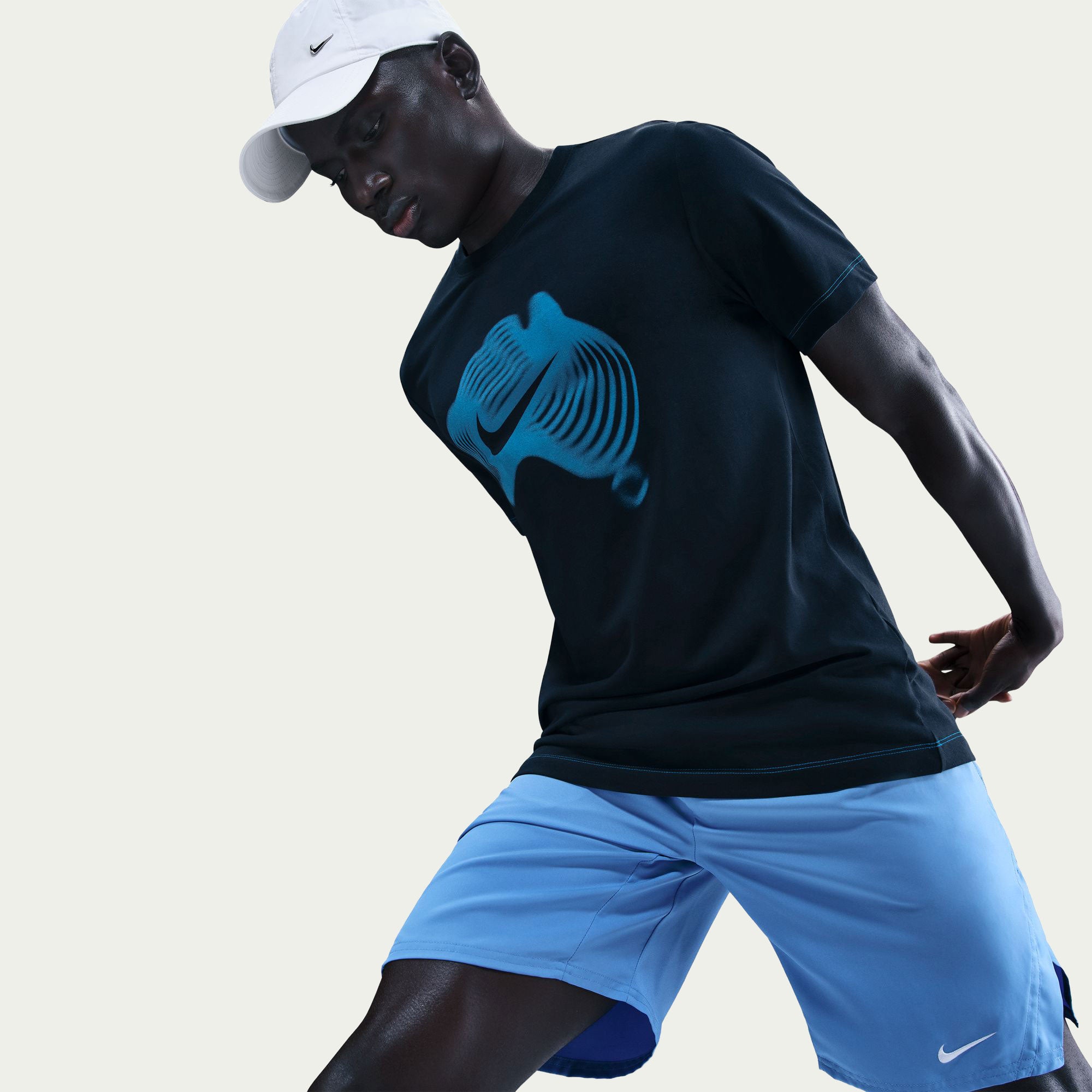 シナー us open 2025 Court Dri-FIT ネイビー M NikeCourt OZ Open SP26 Men's Dri-FIT Tennis T-Shirt - Dark Blue