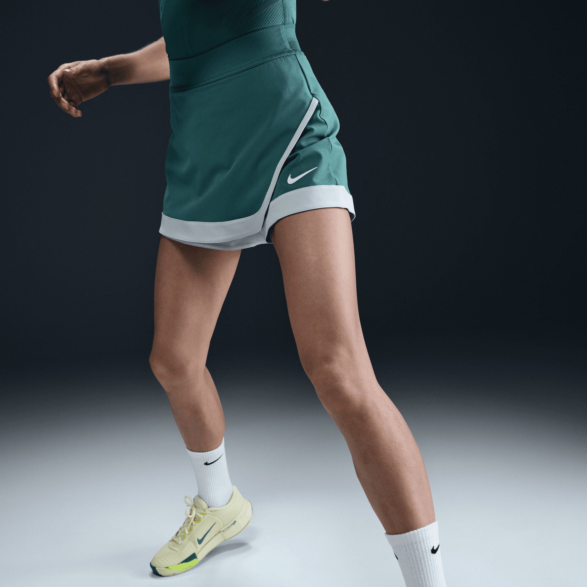NikeCourt Slam Melbourne Women's Dri-FIT High-Waisted Tennis Skort - Groen (3)