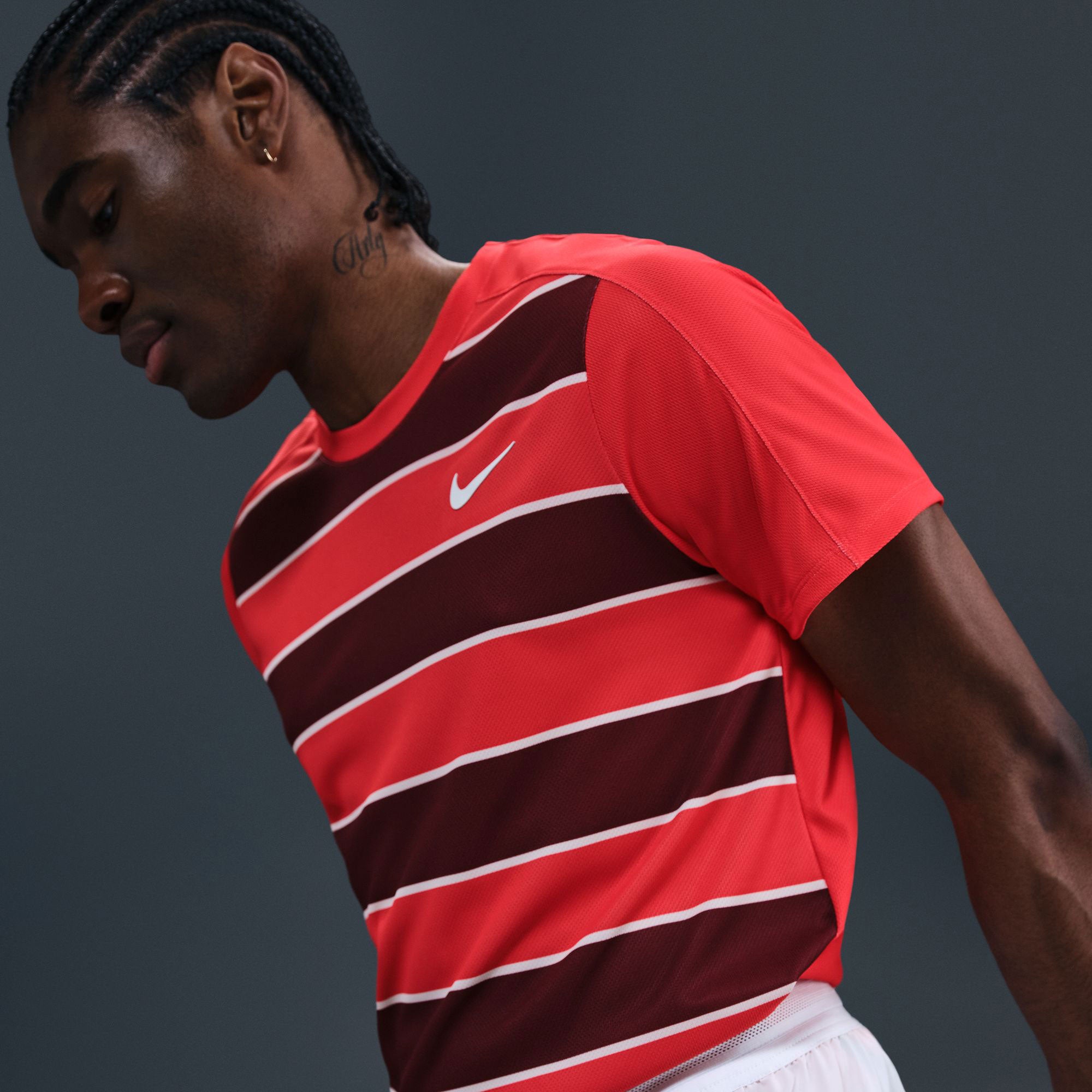 Nike RF Foundation Tシャツ 赤 NikeCourt Slam RG Dri-FIT ADV Tennisshirt voor Heren - Rood