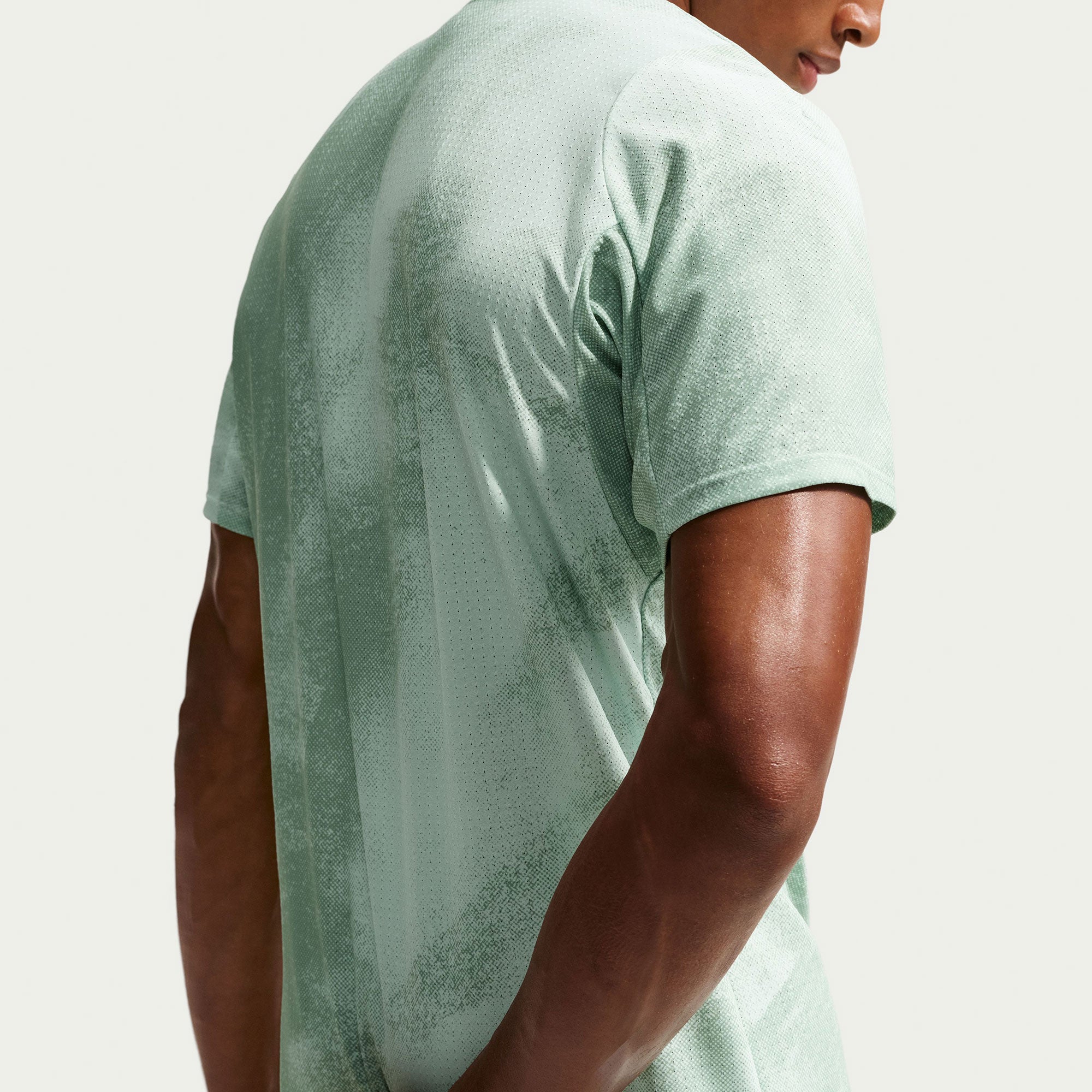 NikeCourt Slam Roland Garros Men's Dri-FIT ADV Tennis Shirt - Green (2)