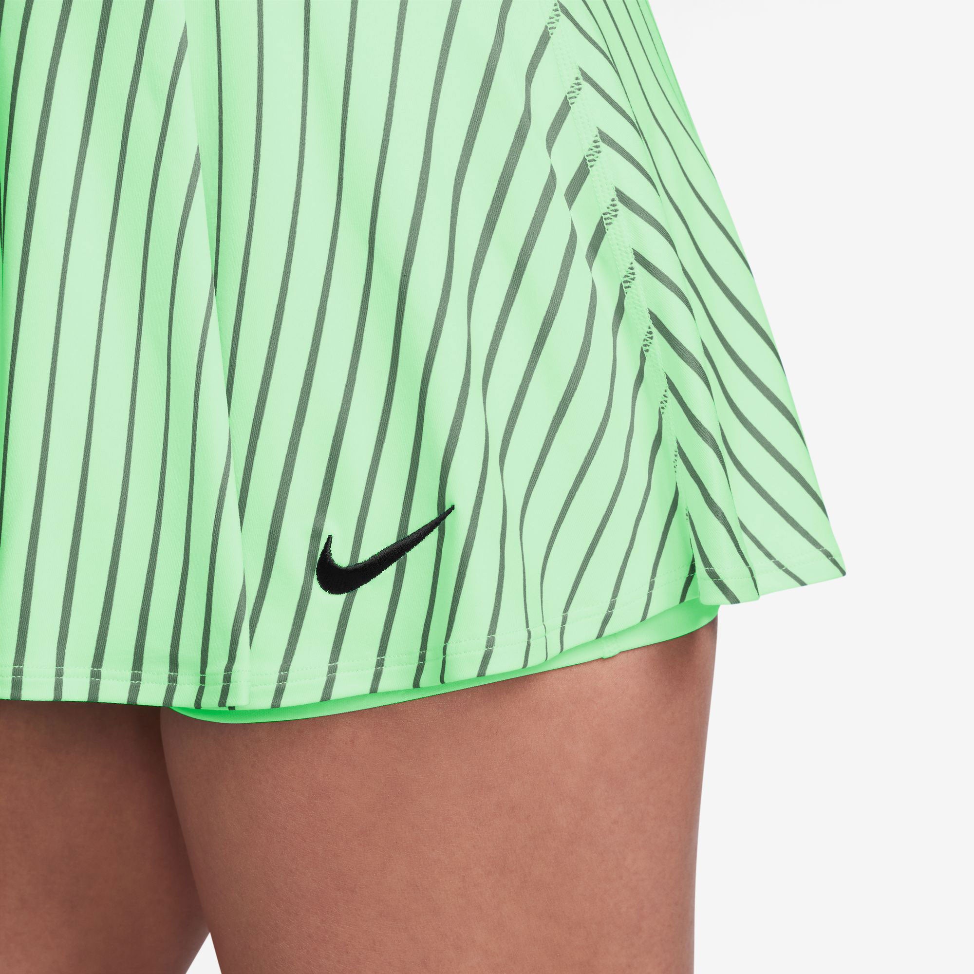 NikeCourt Victory Women's Dri-FIT Flouncy Printed Tennis Skirt - Green (4)