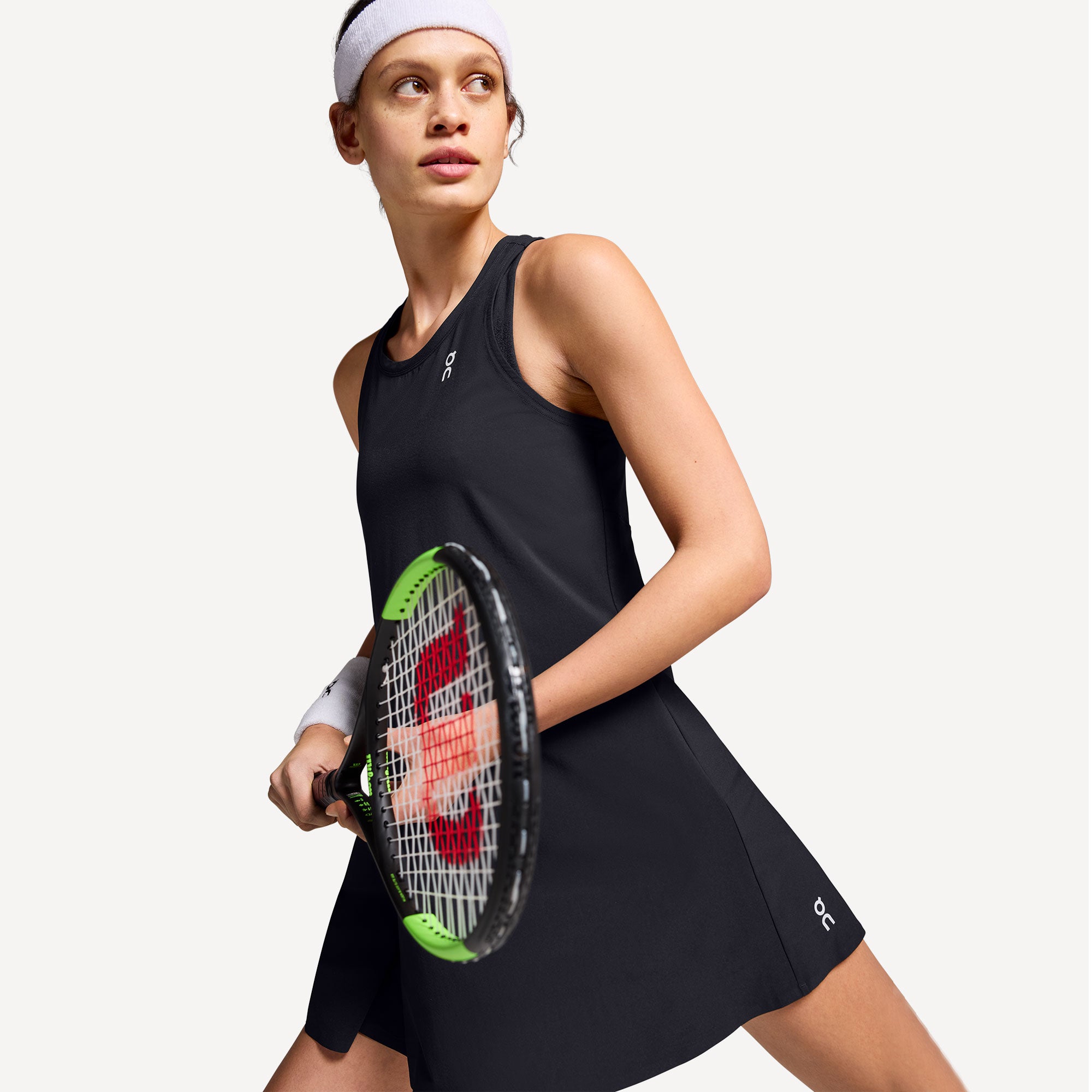 ON Court Dressテニス用 黒 タンクドレス On Running | Court Dress - Black | The Sports Edit