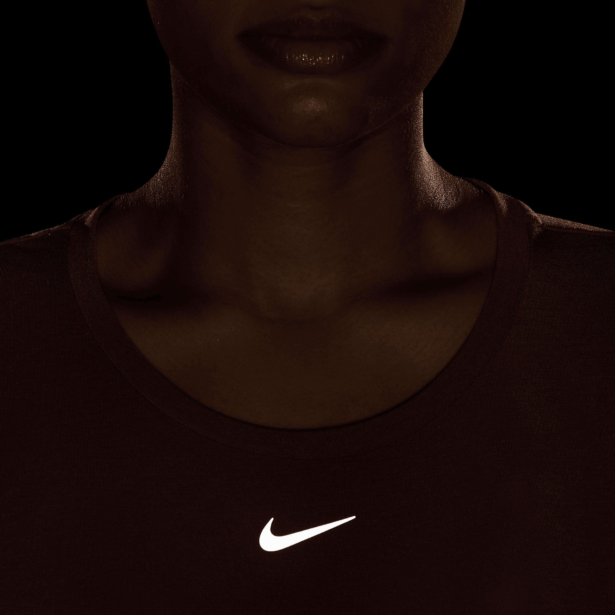 Nike One Luxe Dri-Fit Women's Stardard Fit SS Top Red (6)