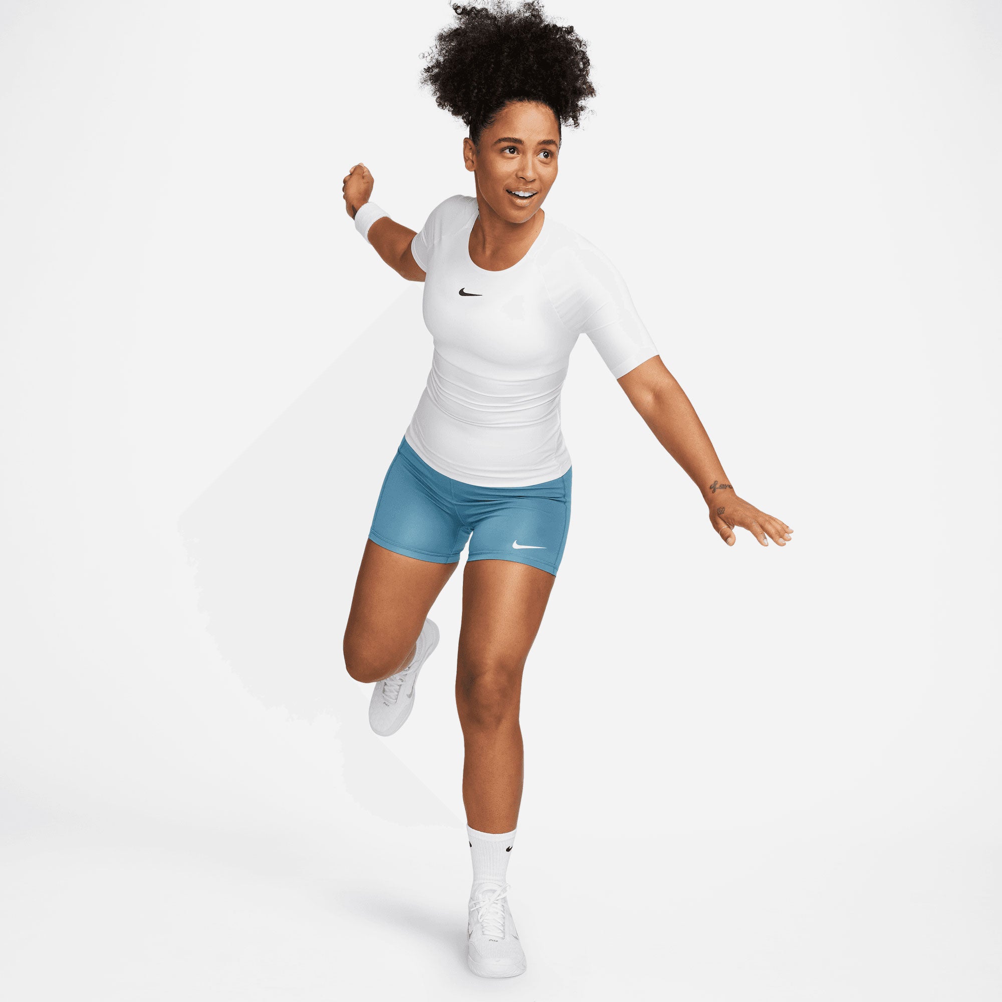 NikeCourt Dri-FIT Advantage Women's 4-Inch High-Rise Tennis Shorts Blue (6)